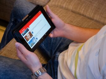 youtube1か月は伸びない？始めて1ヶ月で登録者100人超えたら1000人登録へ